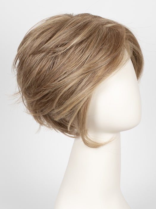 RL13/88 Golden Pecan | Neutral Medium Blonde With Pale Honey Blonde Highlights