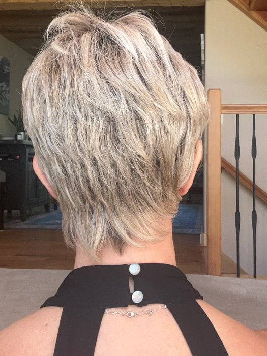 Susan S. @an_affair_with_hair wearing STRAIGHT CHIC by RAQUEL WELCH in RL19/23SS SHADED BISCUIT | Light Ash Blonde Evenly Blended with Cool Platinum Blonde with Dark Roots